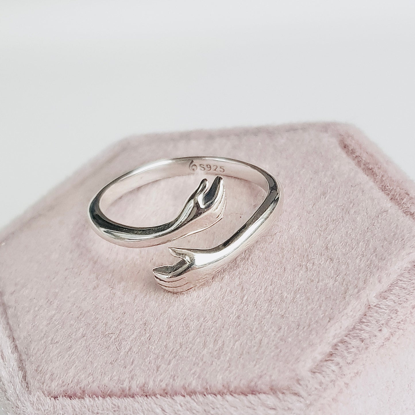 Silver Hugging Ring