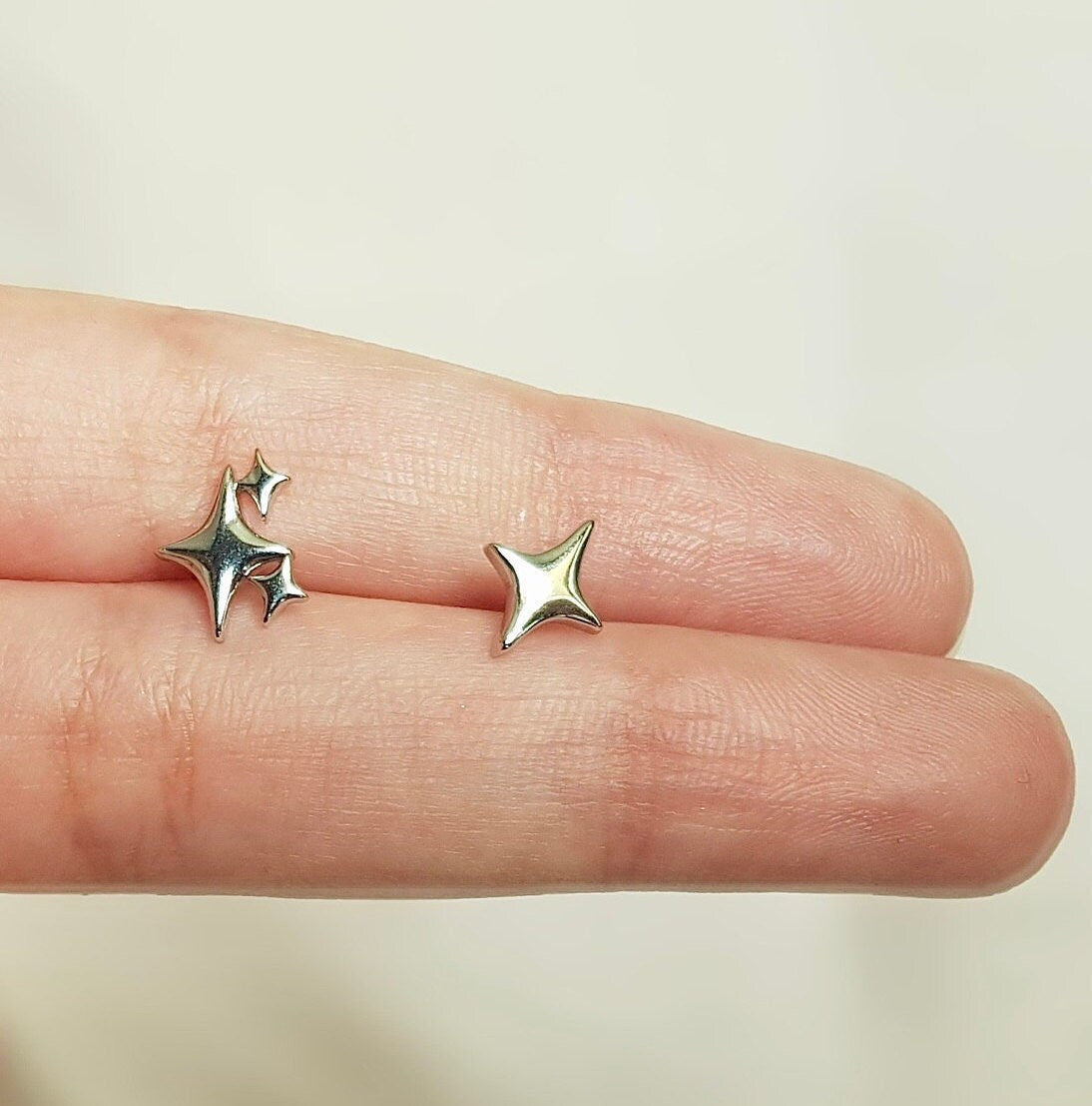 Star studs earrings