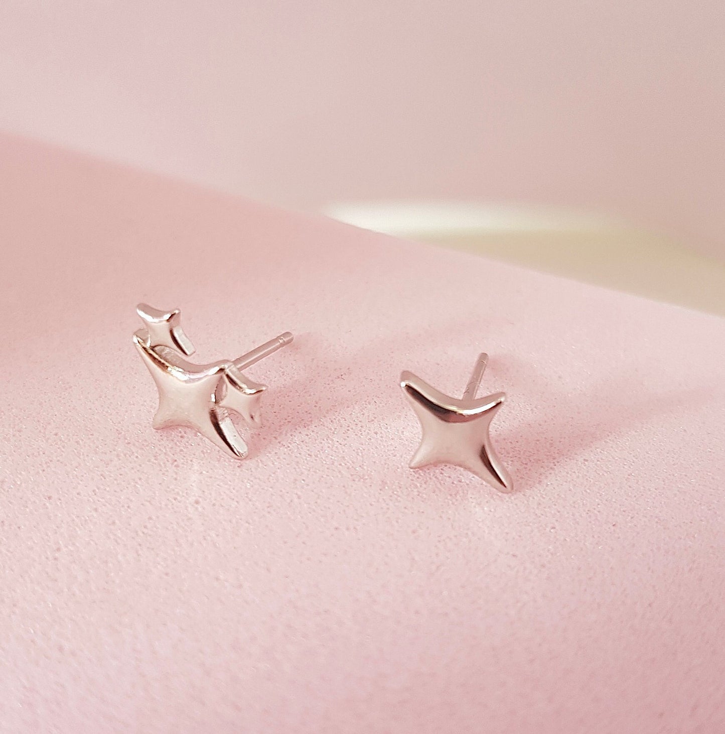 Star studs earrings